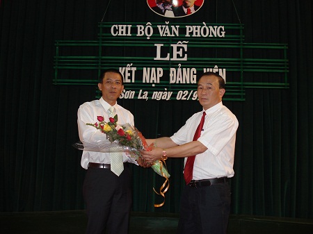 Kết nạp đảng viên mới nhân dịp Quốc khánh 2/9